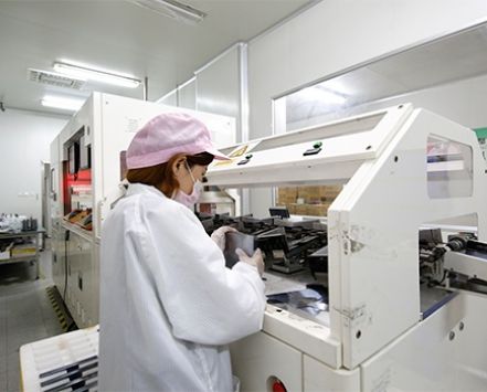 研发中心在半导体设备创新中的核心作用与未来趋势